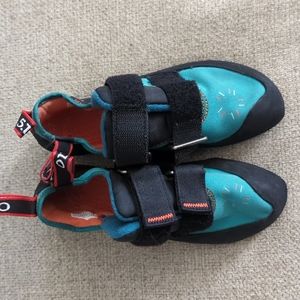 LIKE NEW 5.10 Anasazi Women's Climbing Shoes